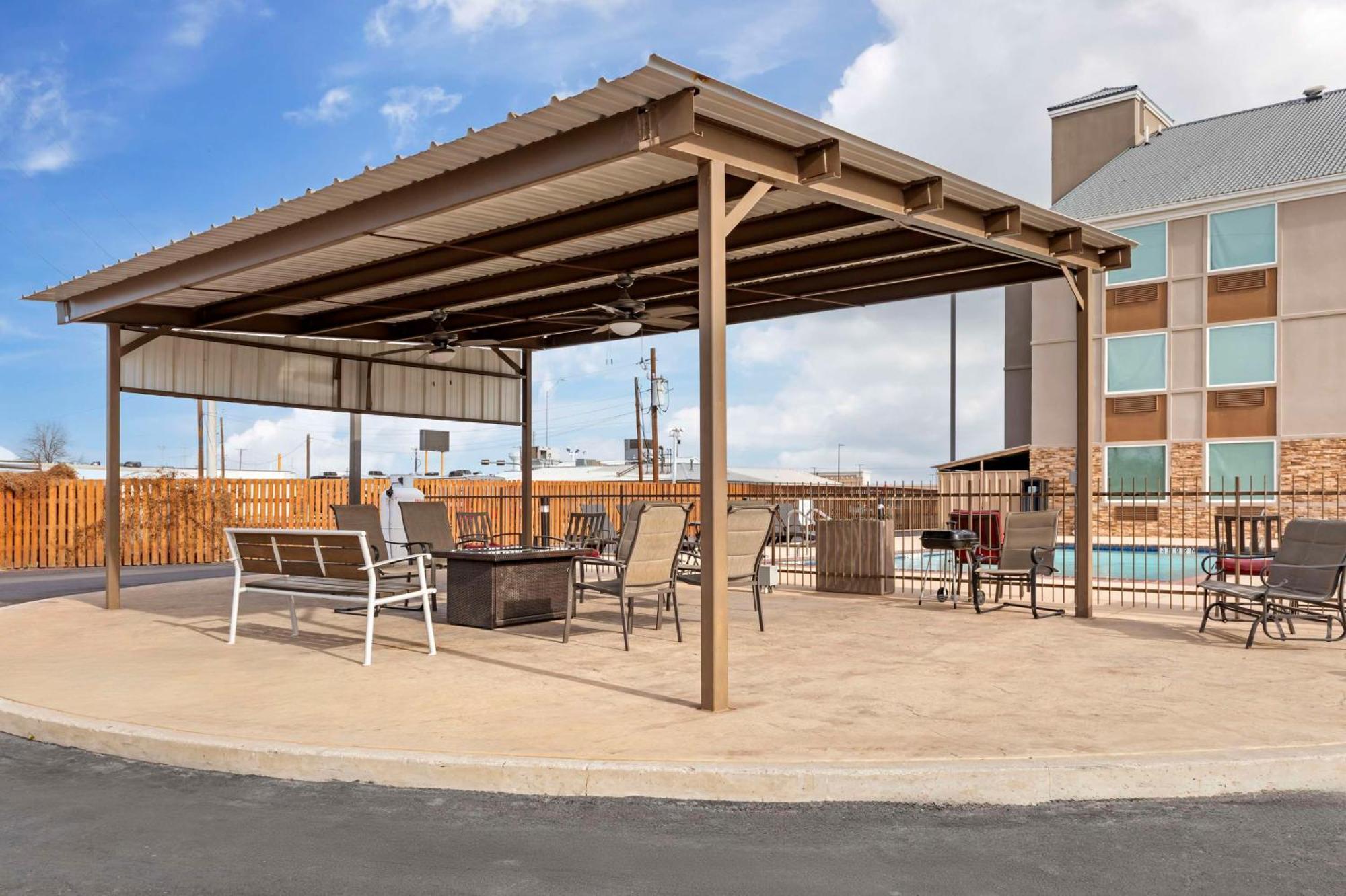 Best Western Plus Riata Hotel Brownwood Exterior foto